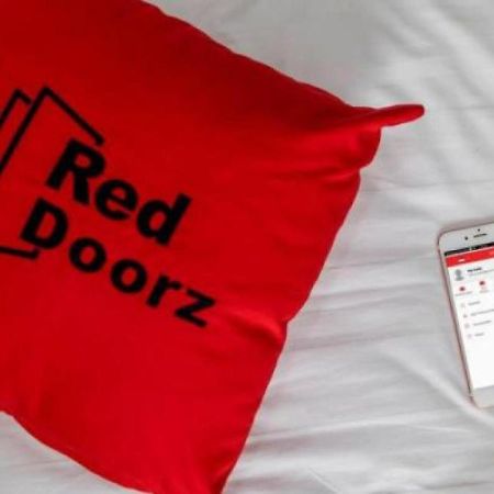 Hotel RedDoorz near Plaza Atrium Senen Jakarta Exterior foto