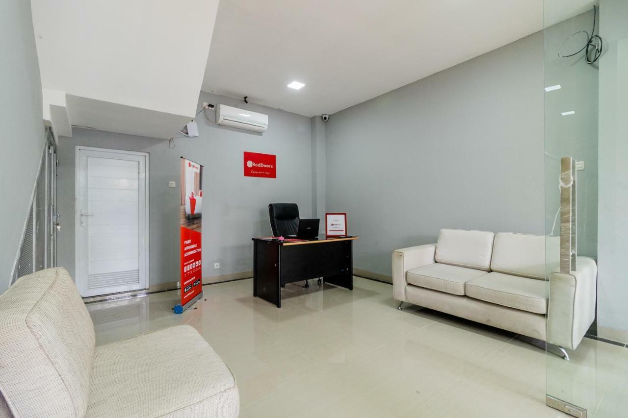 Hotel RedDoorz near Plaza Atrium Senen Jakarta Exterior foto