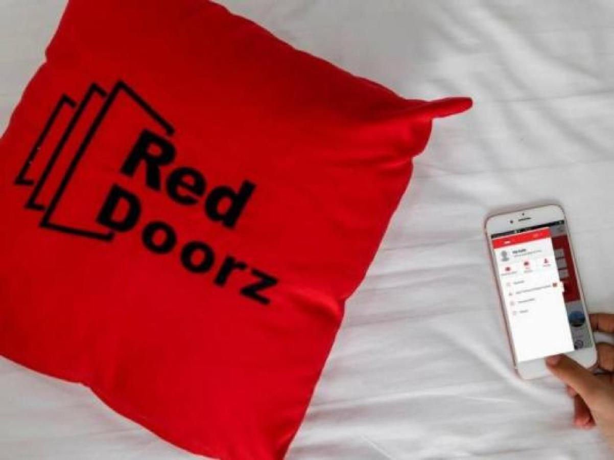 Hotel RedDoorz near Plaza Atrium Senen Jakarta Exterior foto